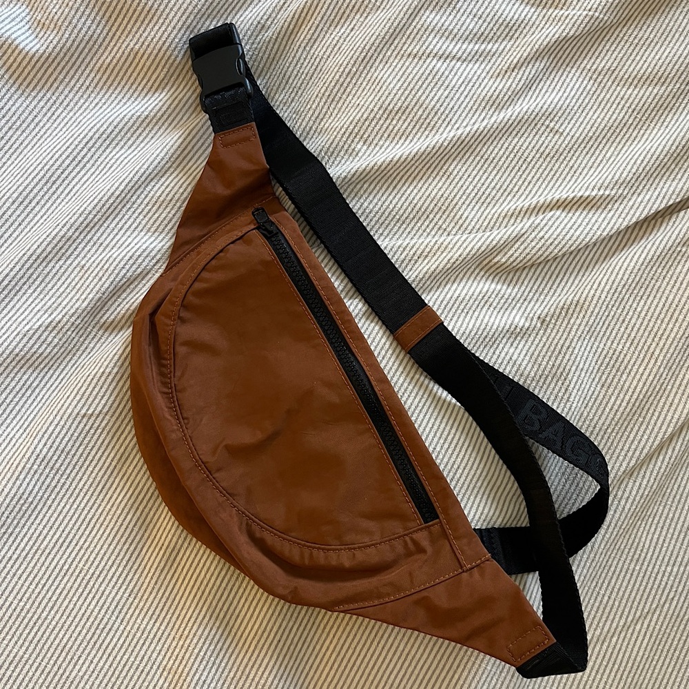 Baggu Crescent Fanny Pack in Brown